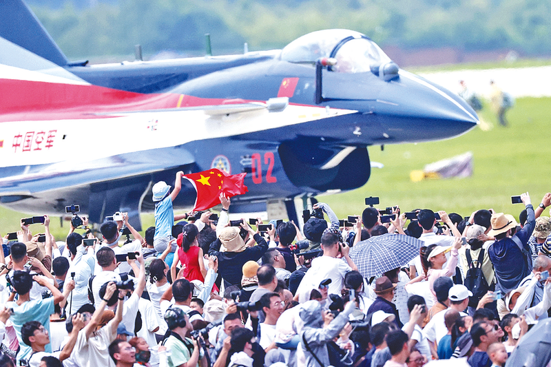 欧美美女粉嫩的骚逼长春航空展迎来首个公众日